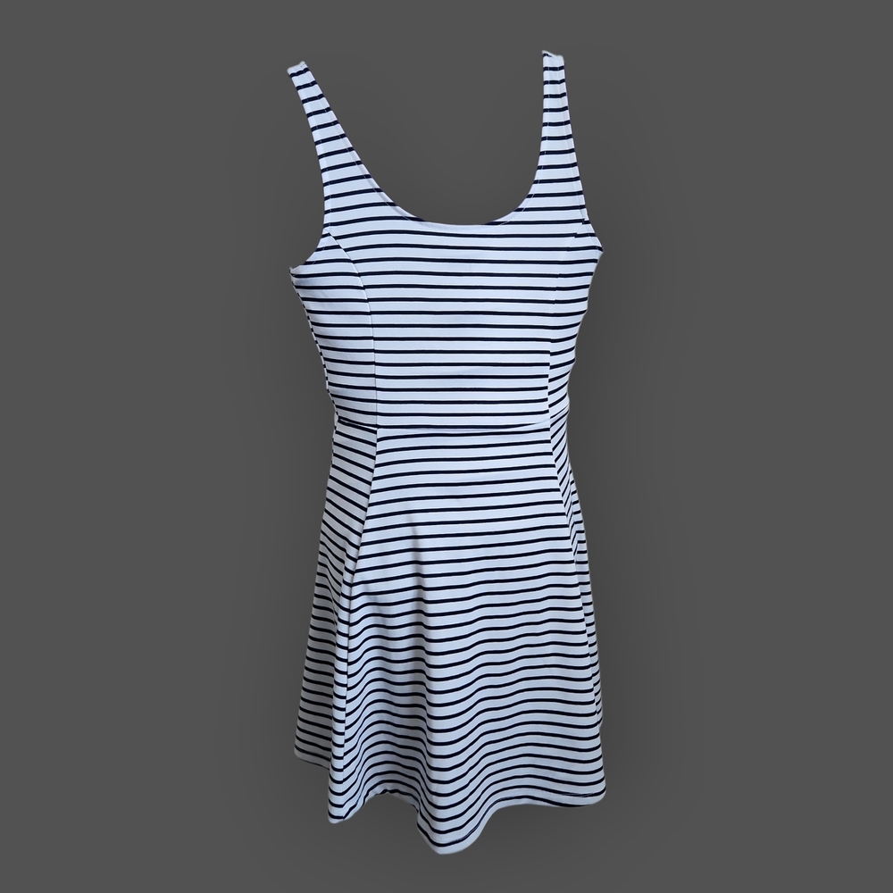 Divided H&M Womens Size 6  Black and White Striped Midi Dress